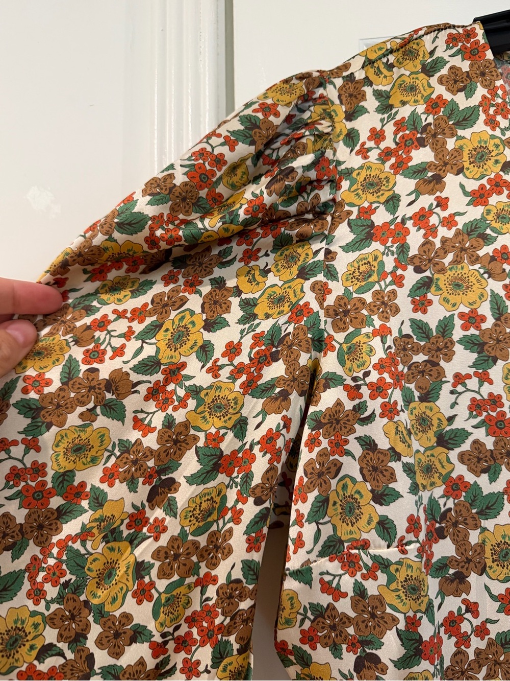 Doen Floral Maxi Dress in Multicolor - Lightweight Long Sleeve - Picture 5 of 6